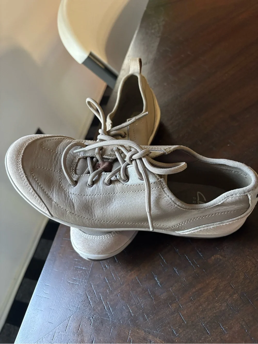 Women’s Clark Sneakers in Light Beige